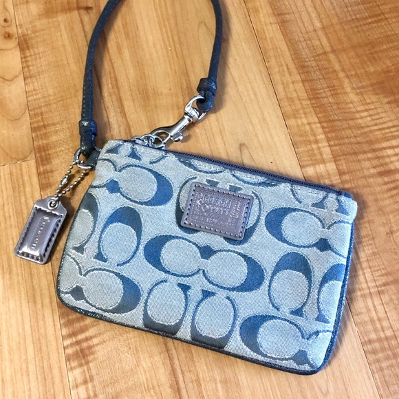 Coach Handbags - Coach Poppy Signature Jacquard Clutch Wristlet
